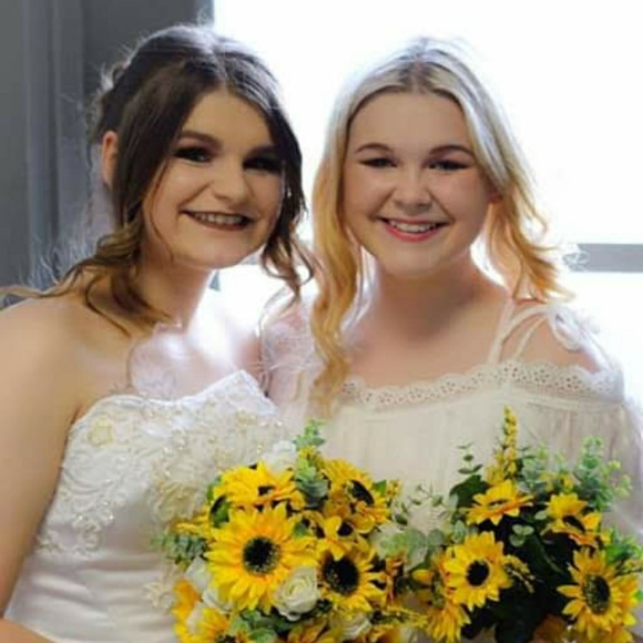 Meet your Posher, Hollie - Picture 1 of 1